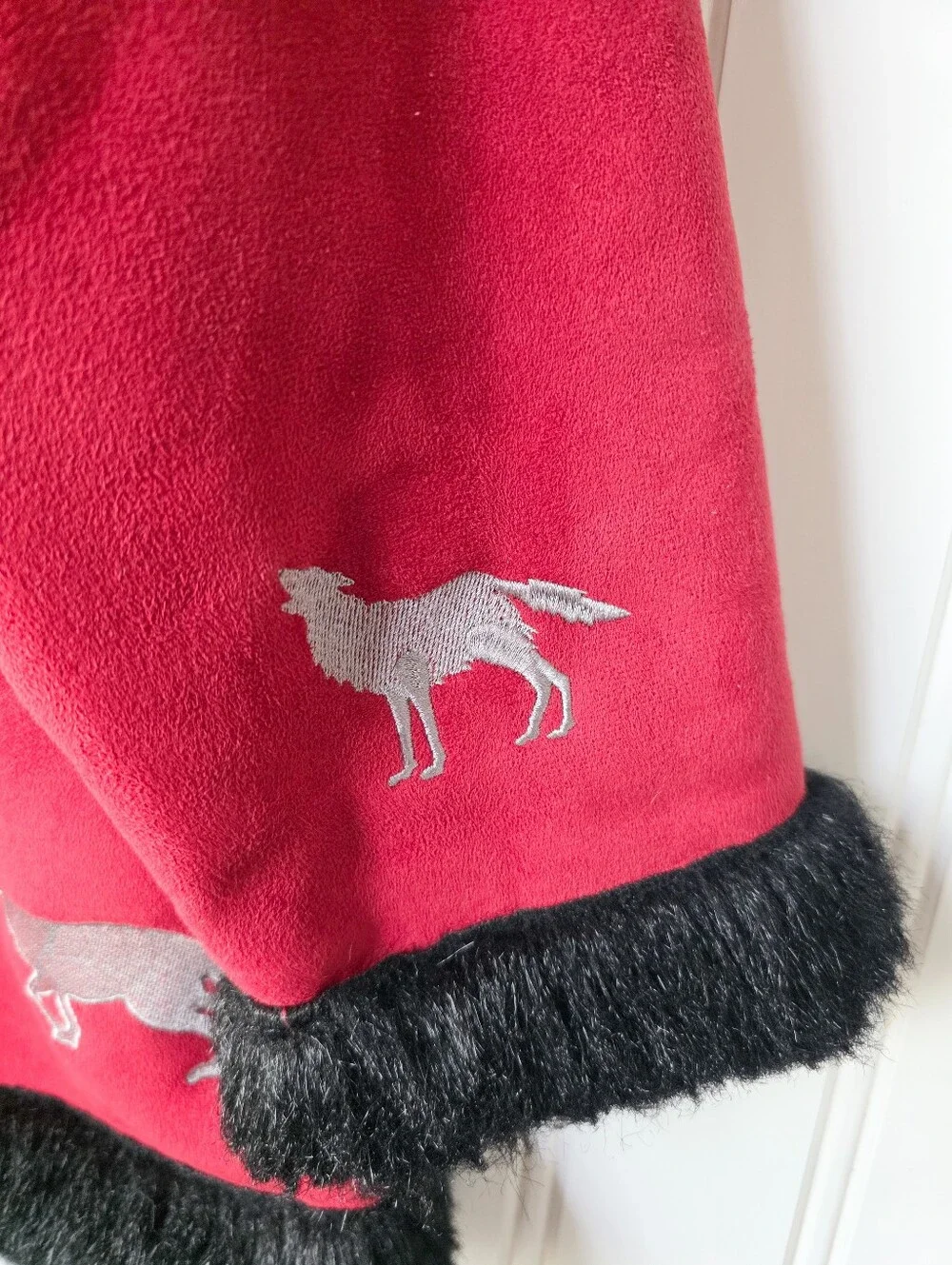 Vintage Northern Lifestyles Faux Fur Indigenous Wolf Tribal Winter Red Parka - Picture 6 of 13